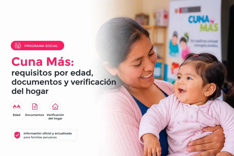 Cuna Más: mulher sorridente segurando bebê em casa iluminada
